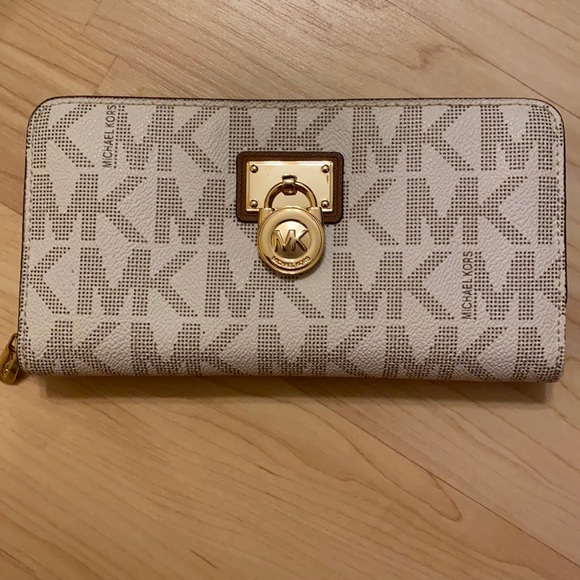 Michael Kors Wallet - Picture 1 of 6